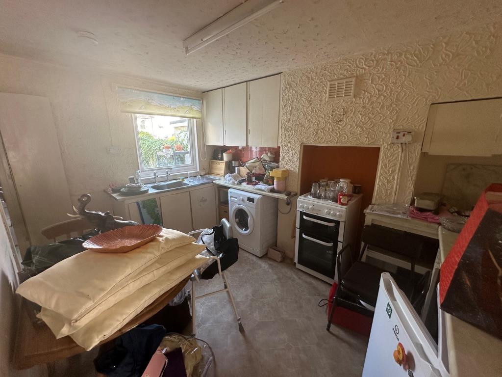Lot: 116 - MID-TERRACE HOUSE FOR REFURBISHMENT - Kitchen
